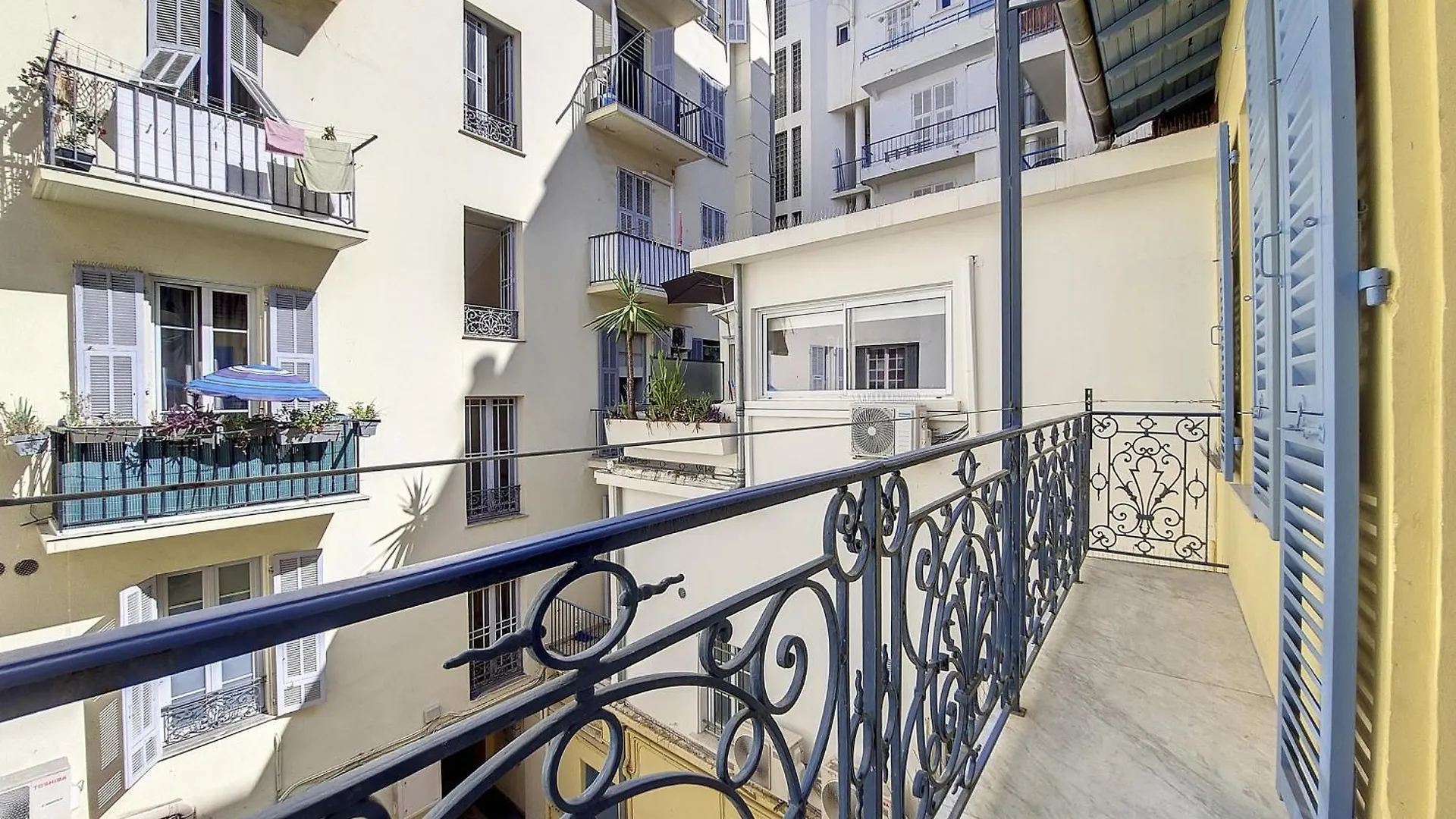 Nestor&Jeeves - Brise De Nice - Balcony - Central France
