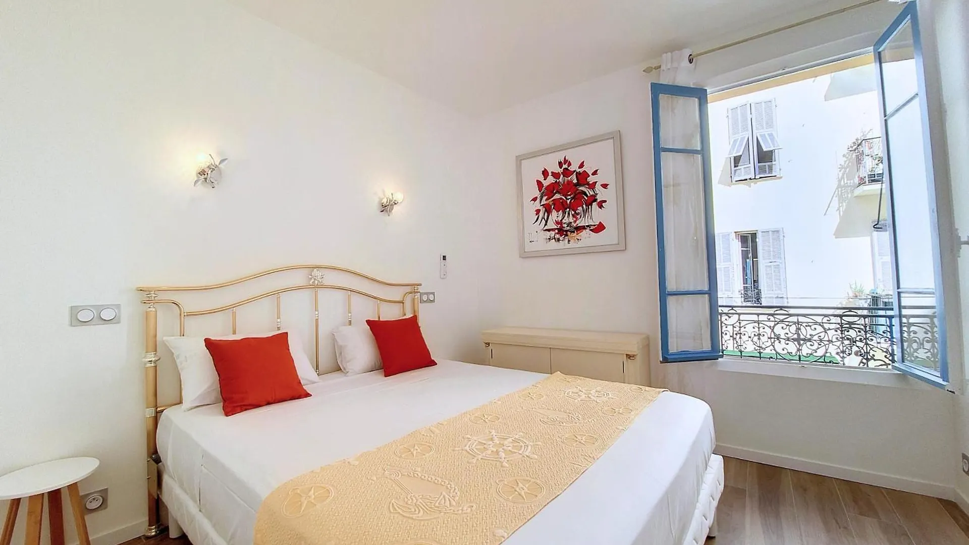 Nestor&Jeeves - Brise De Nice - Balcony - Central France