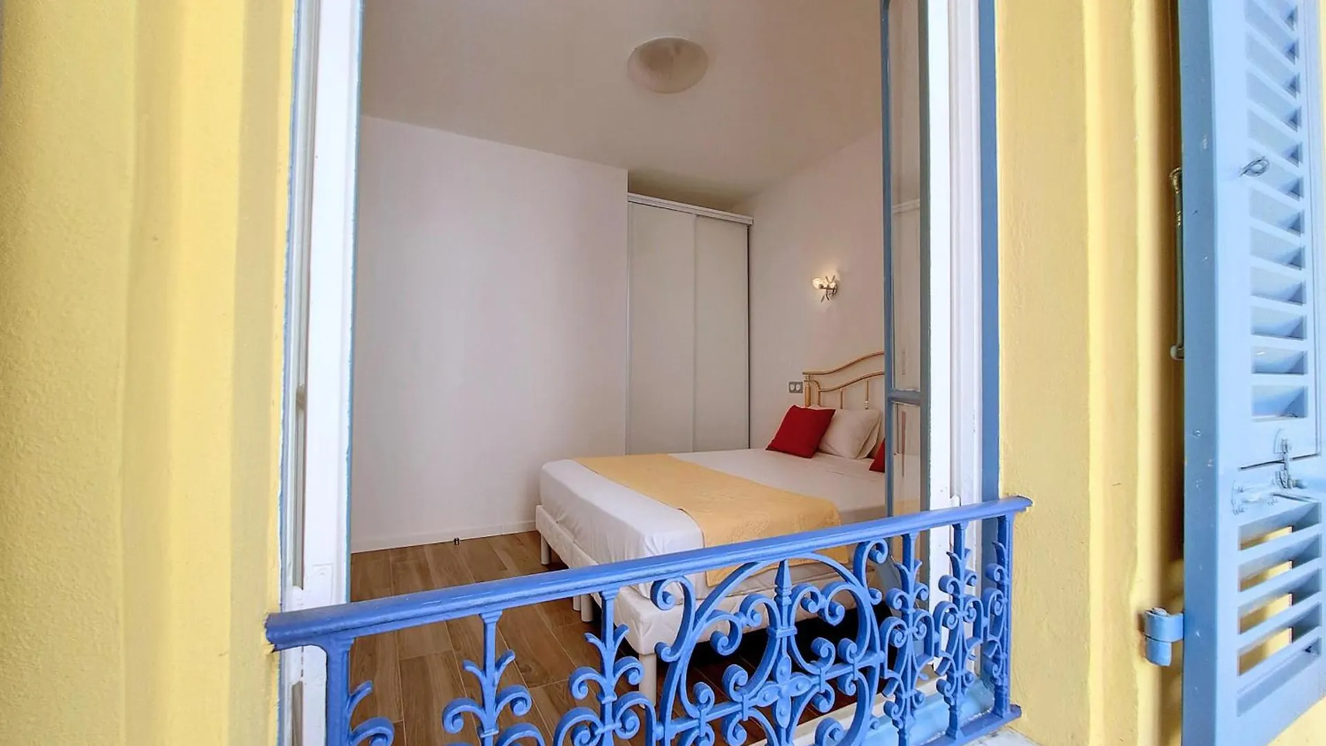 Nestor&Jeeves - Brise De Nice - Balcony - Central 0*,  France